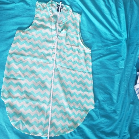 Tops - Picture 7 of 8